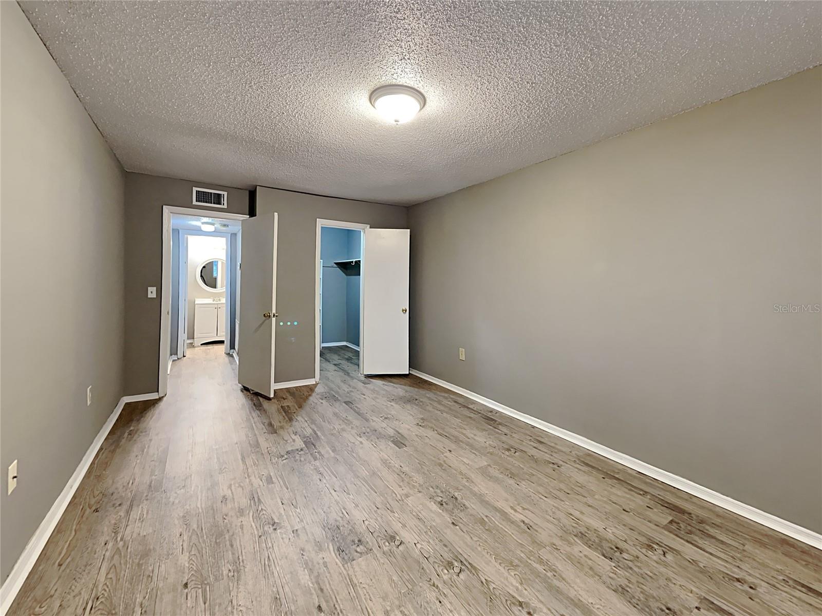 Image 9 of 14 For 476 Banyon Tree Circle 102