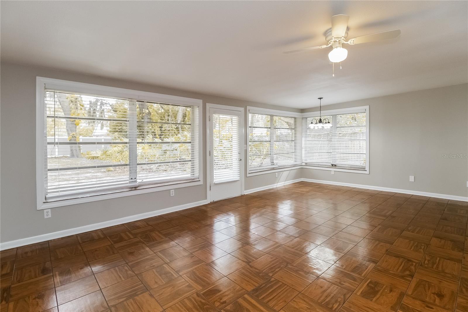 Image 6 of 16 For 5133 Oak Hill Drive