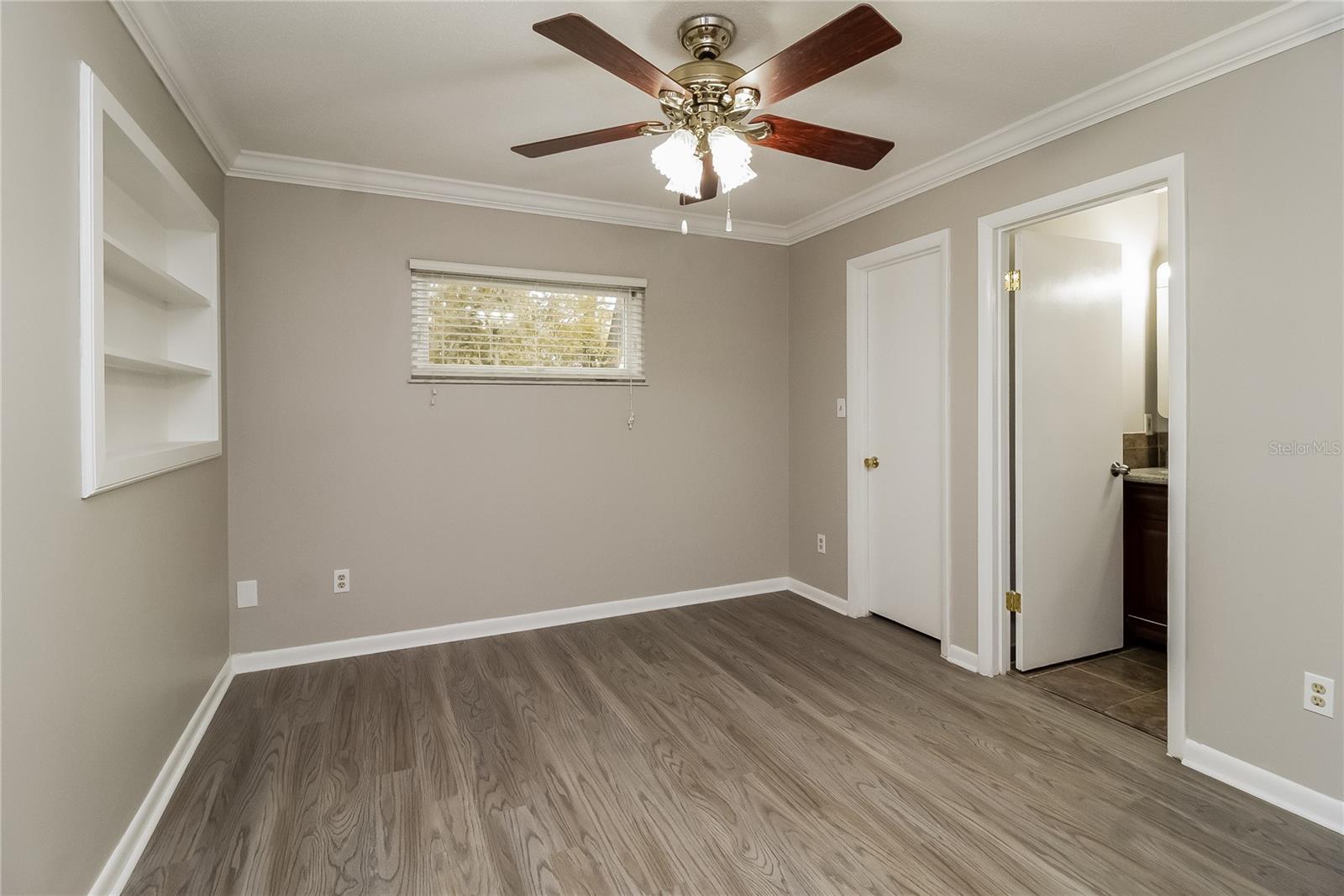 Image 8 of 16 For 5133 Oak Hill Drive