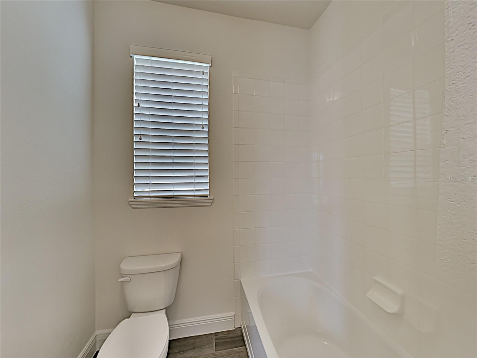 Image 21 of 25 For 8931 Lookout Pointe Drive