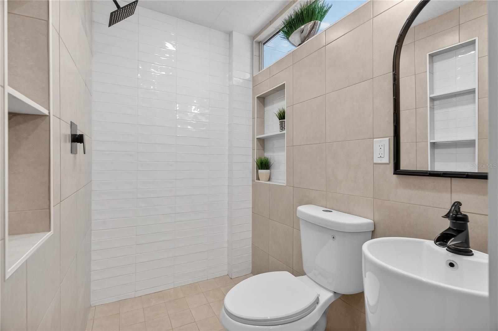 Image 30 of 36 For 1825 Banyan Street