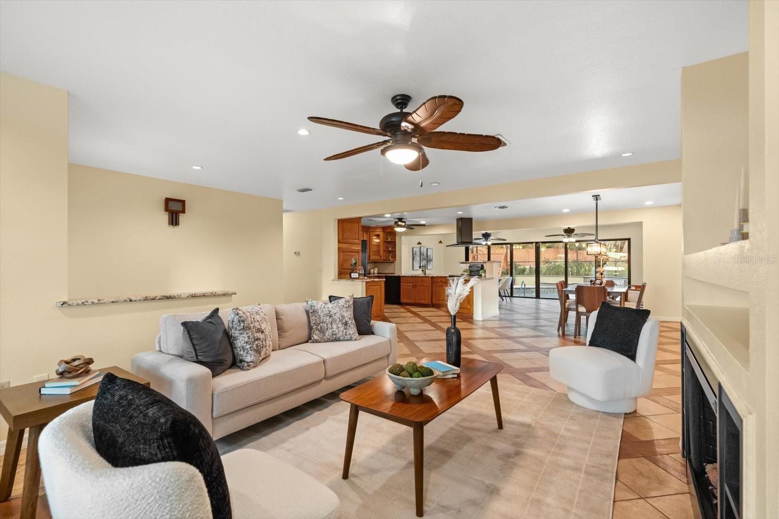 Image 10 of 52 For 725 Oxford Street