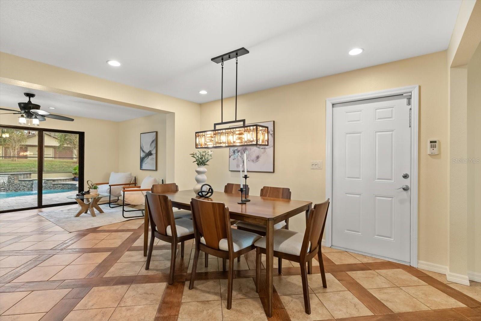 Image 11 of 52 For 725 Oxford Street