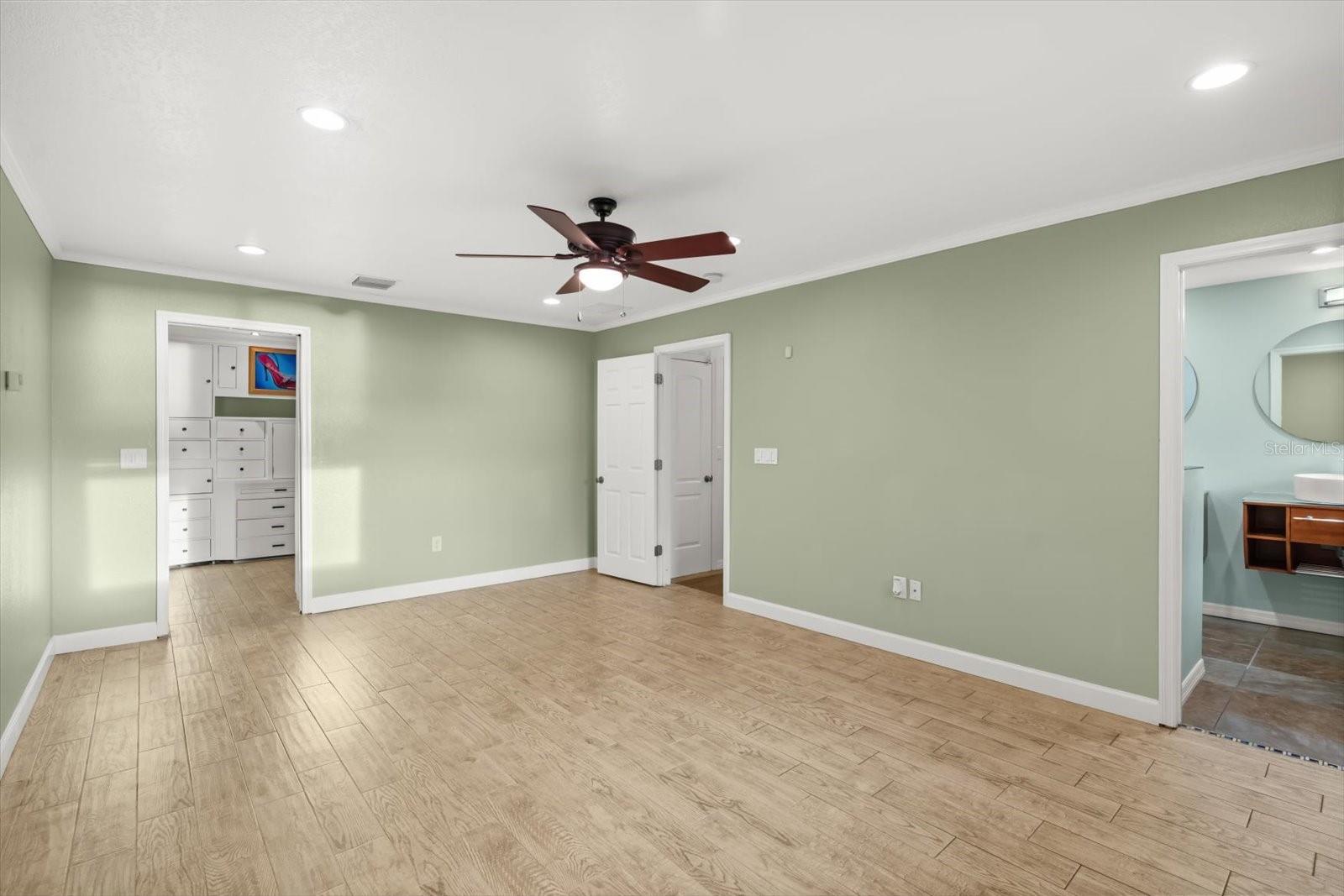 Image 19 of 52 For 725 Oxford Street