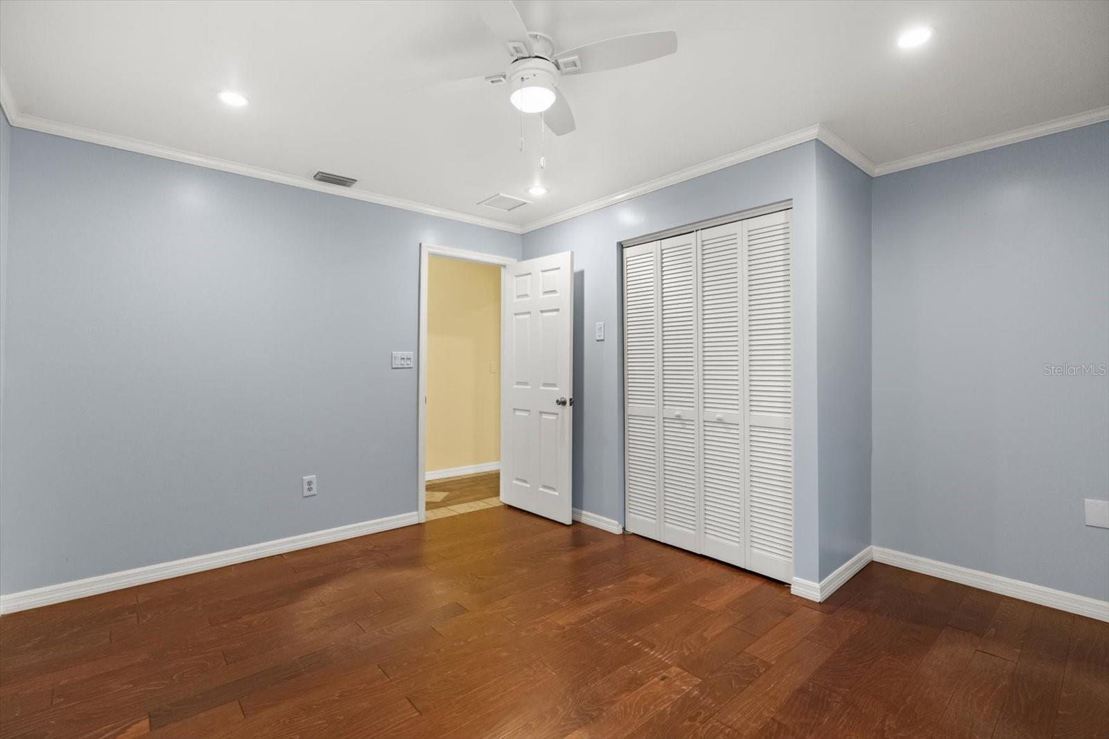 Image 25 of 52 For 725 Oxford Street