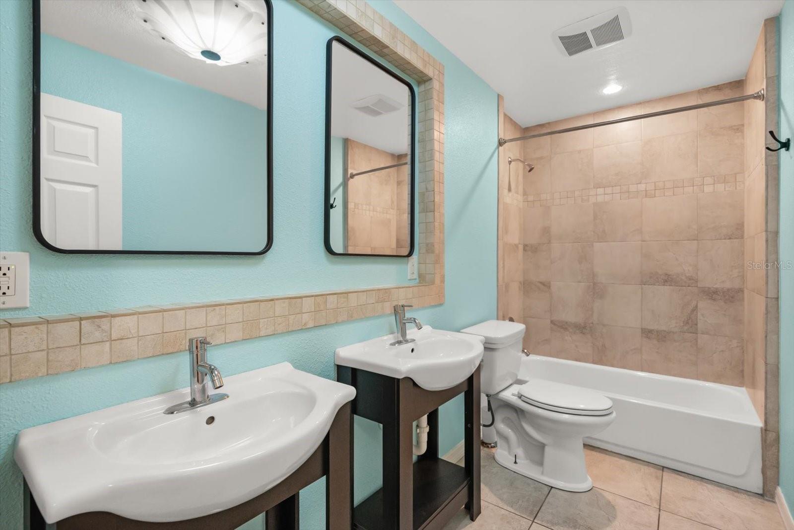 Image 26 of 52 For 725 Oxford Street