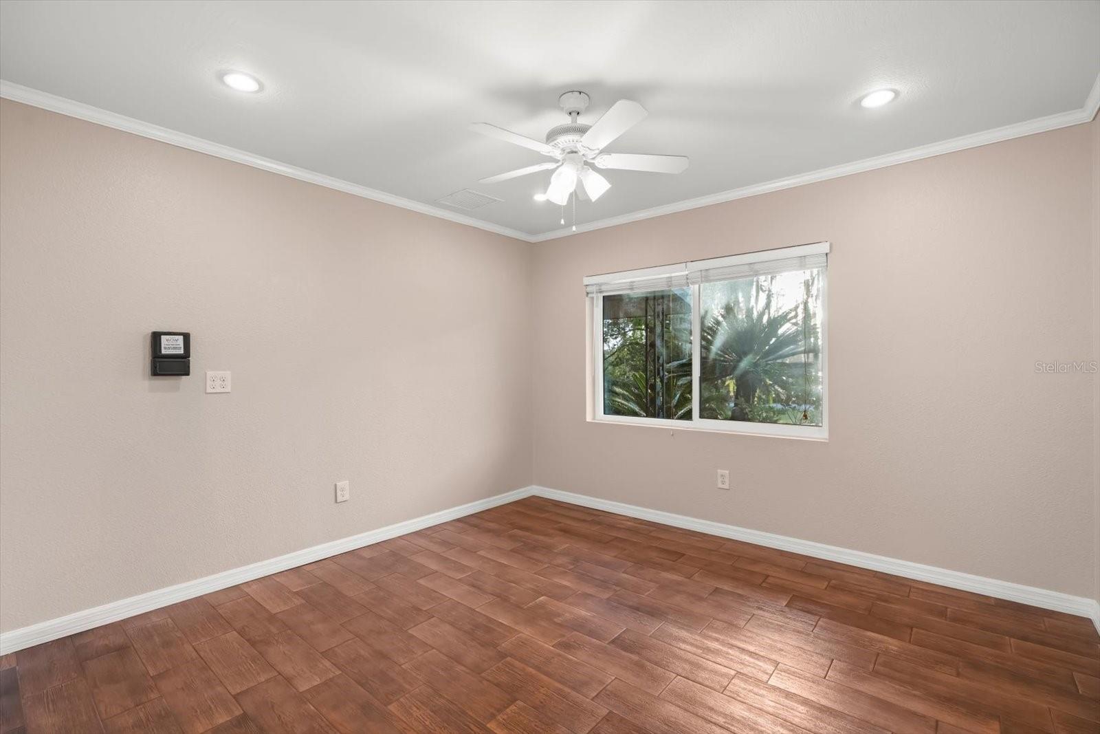 Image 27 of 52 For 725 Oxford Street