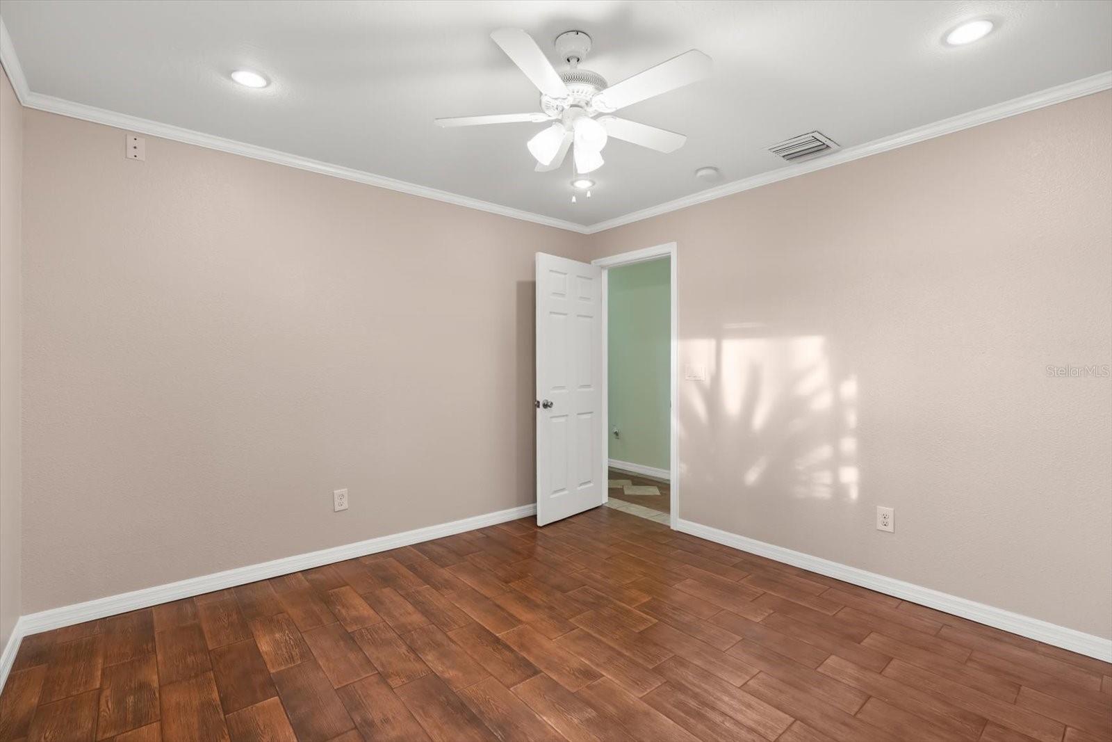 Image 28 of 52 For 725 Oxford Street