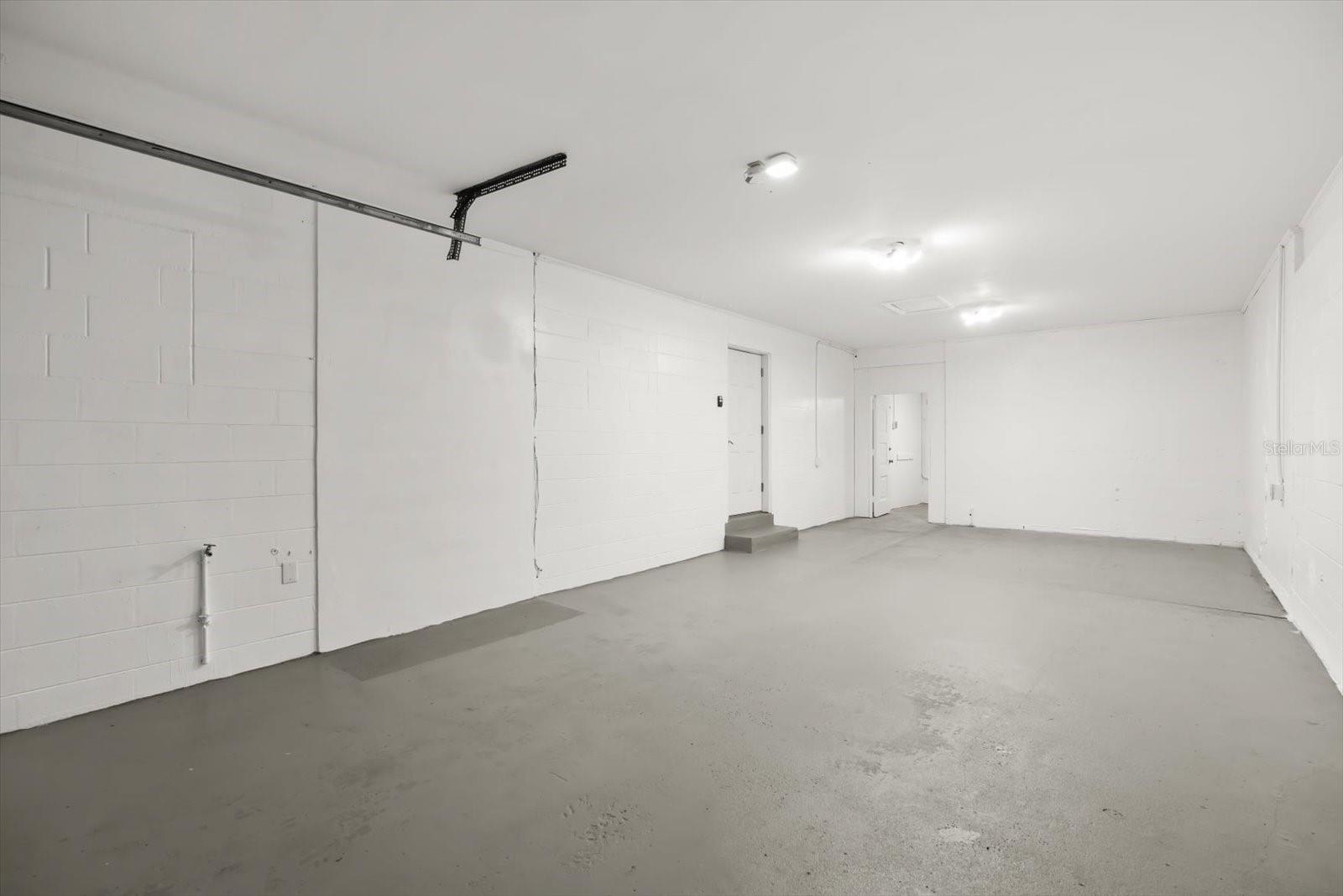 Image 31 of 52 For 725 Oxford Street