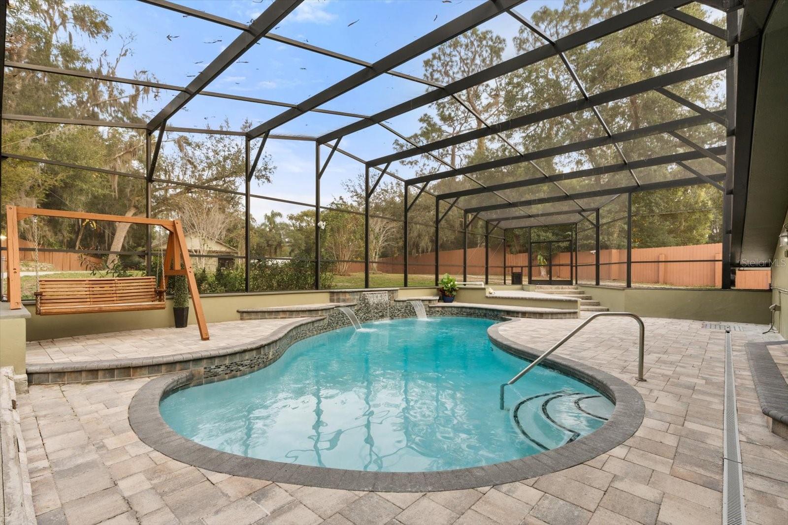 Image 33 of 52 For 725 Oxford Street