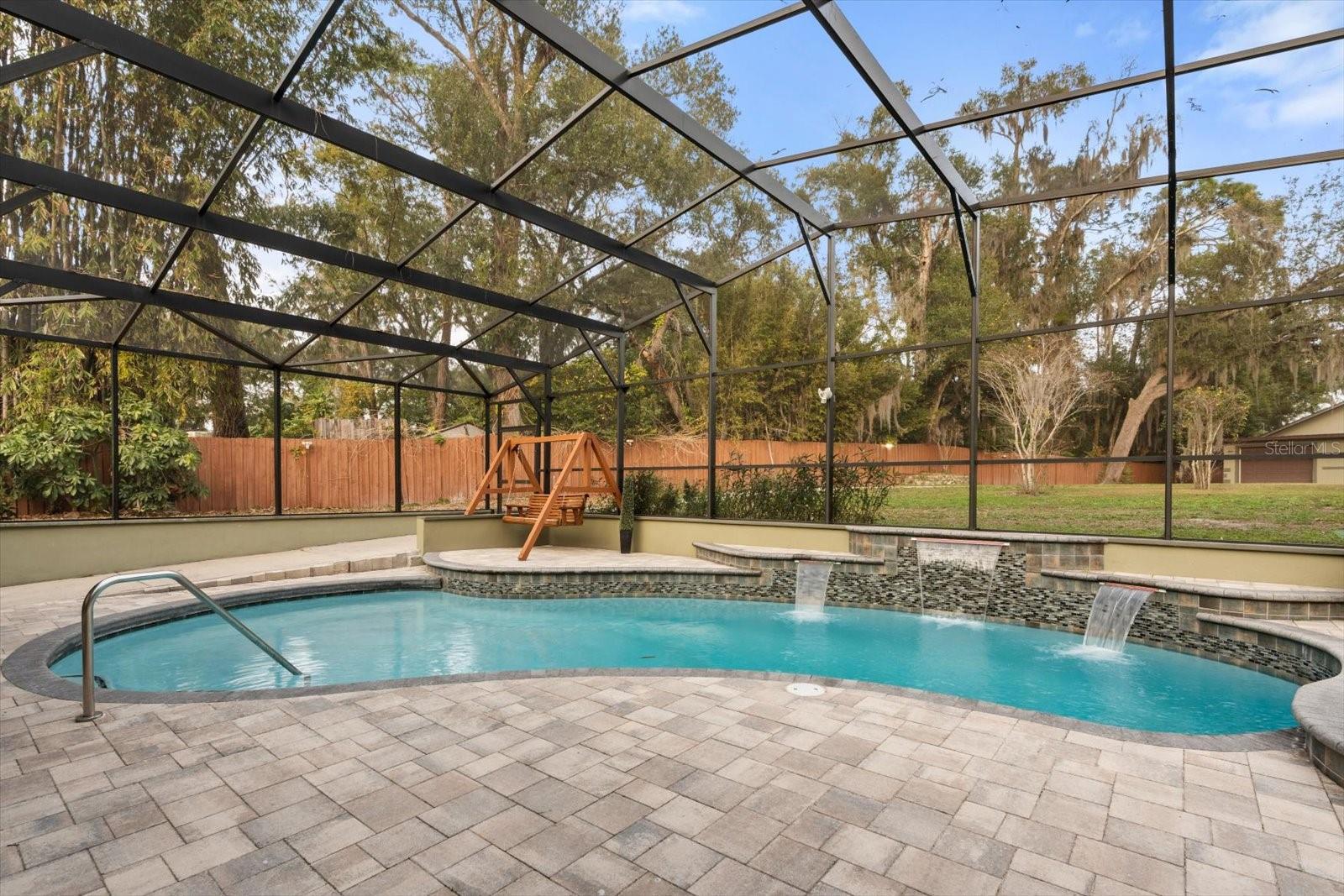 Image 34 of 52 For 725 Oxford Street