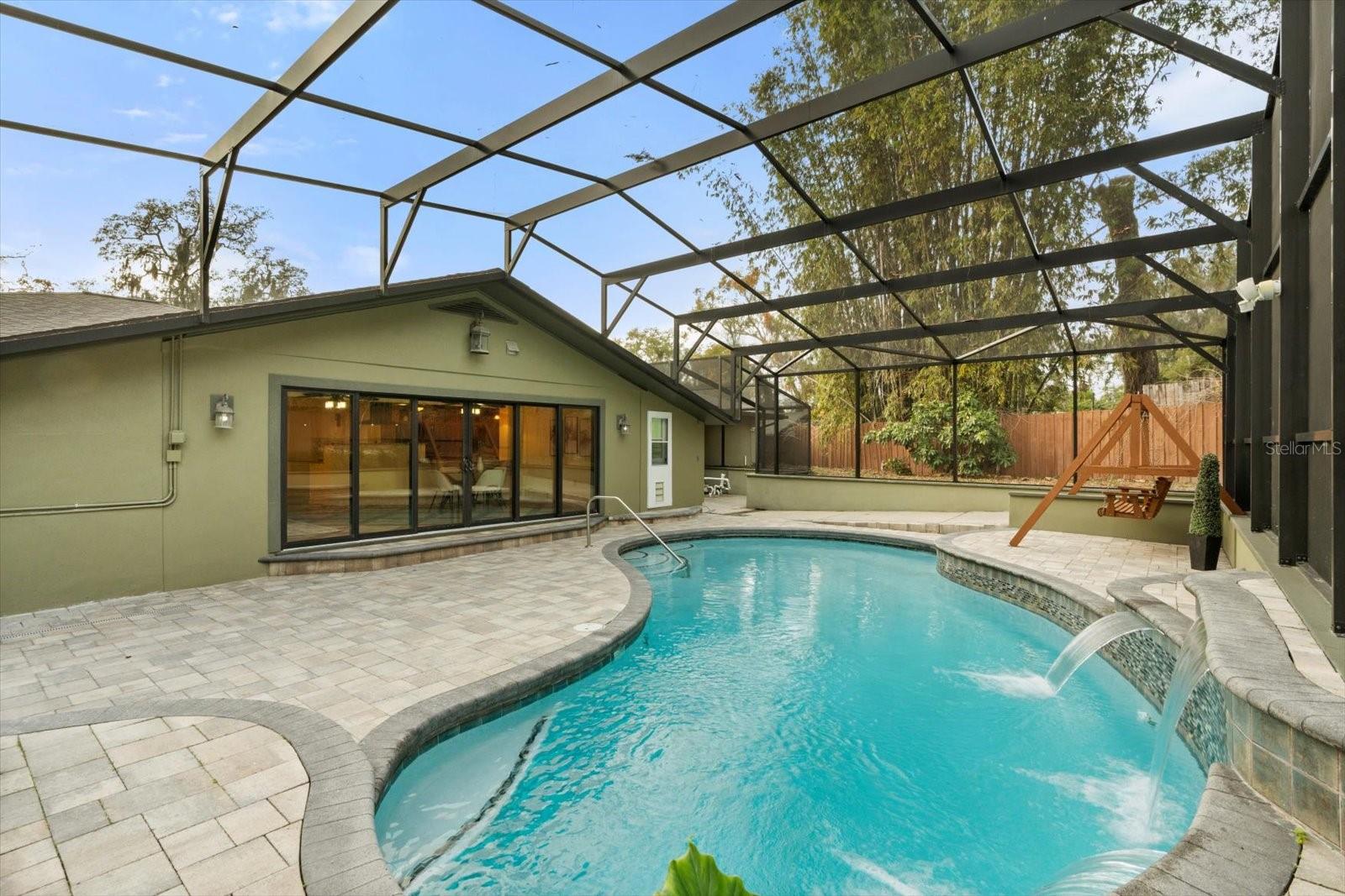 Image 36 of 52 For 725 Oxford Street