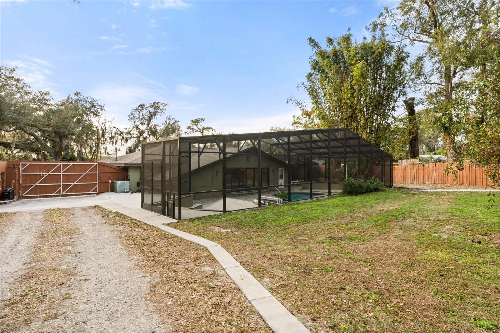 Image 42 of 52 For 725 Oxford Street