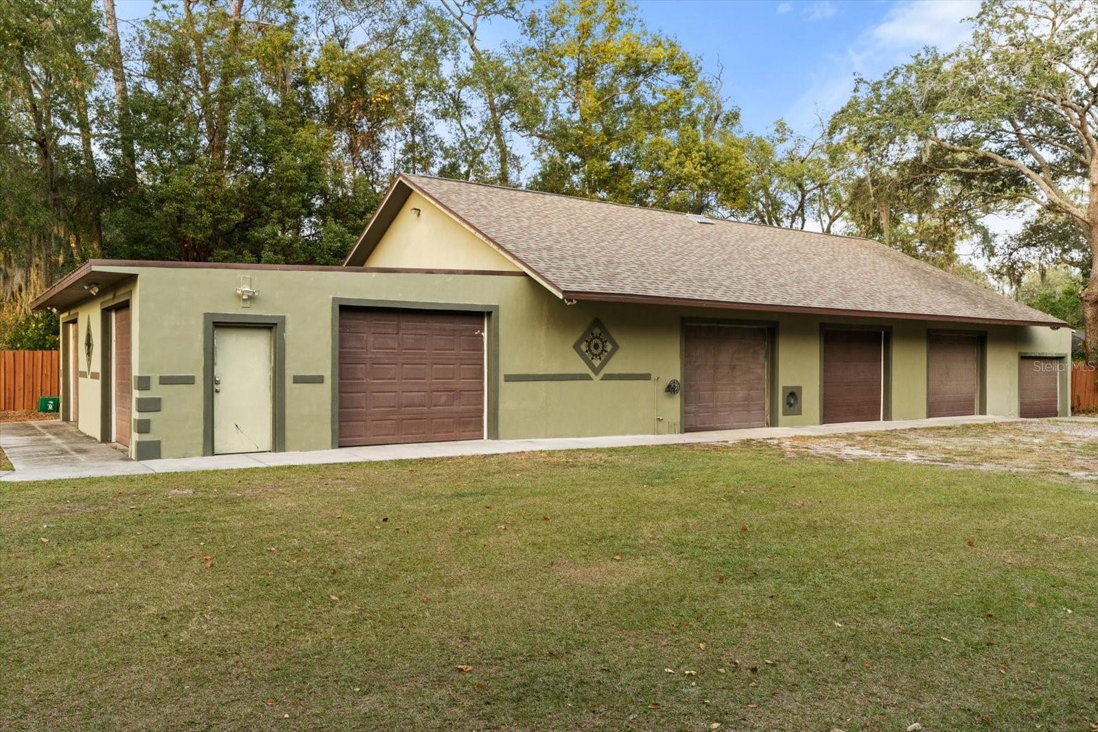 Image 43 of 52 For 725 Oxford Street