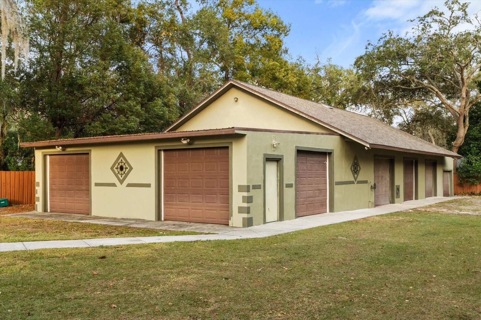 Image 46 of 52 For 725 Oxford Street