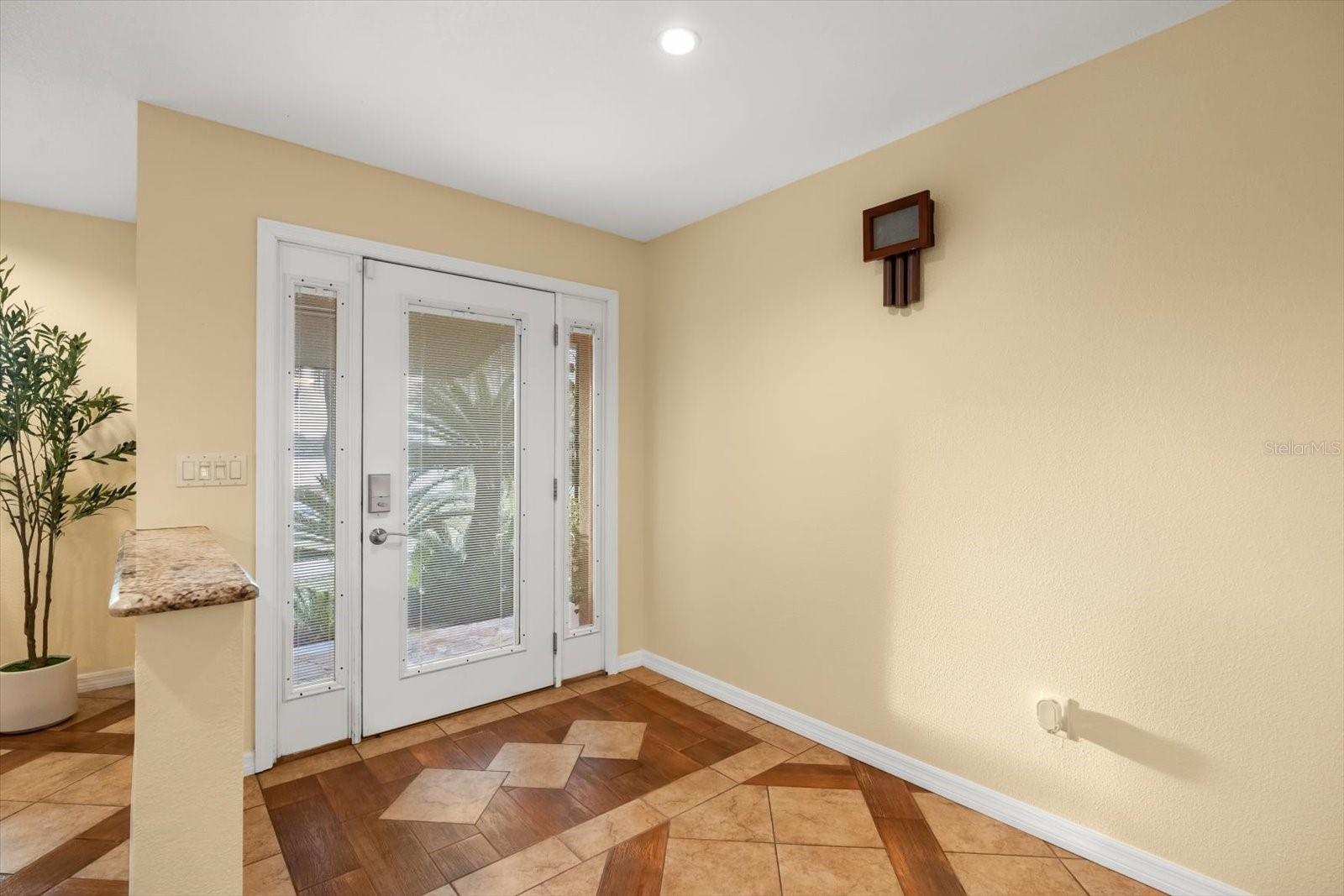 Image 8 of 52 For 725 Oxford Street