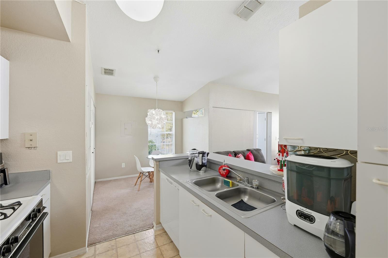 Image 11 of 28 For 1613 Columbia Arms Circle 243