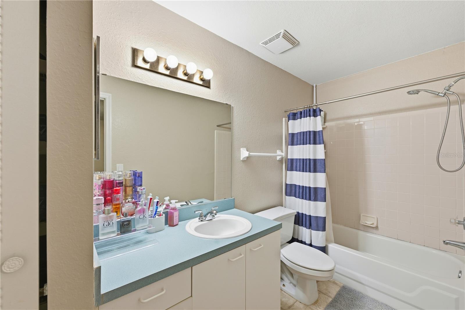 Image 18 of 28 For 1613 Columbia Arms Circle 243