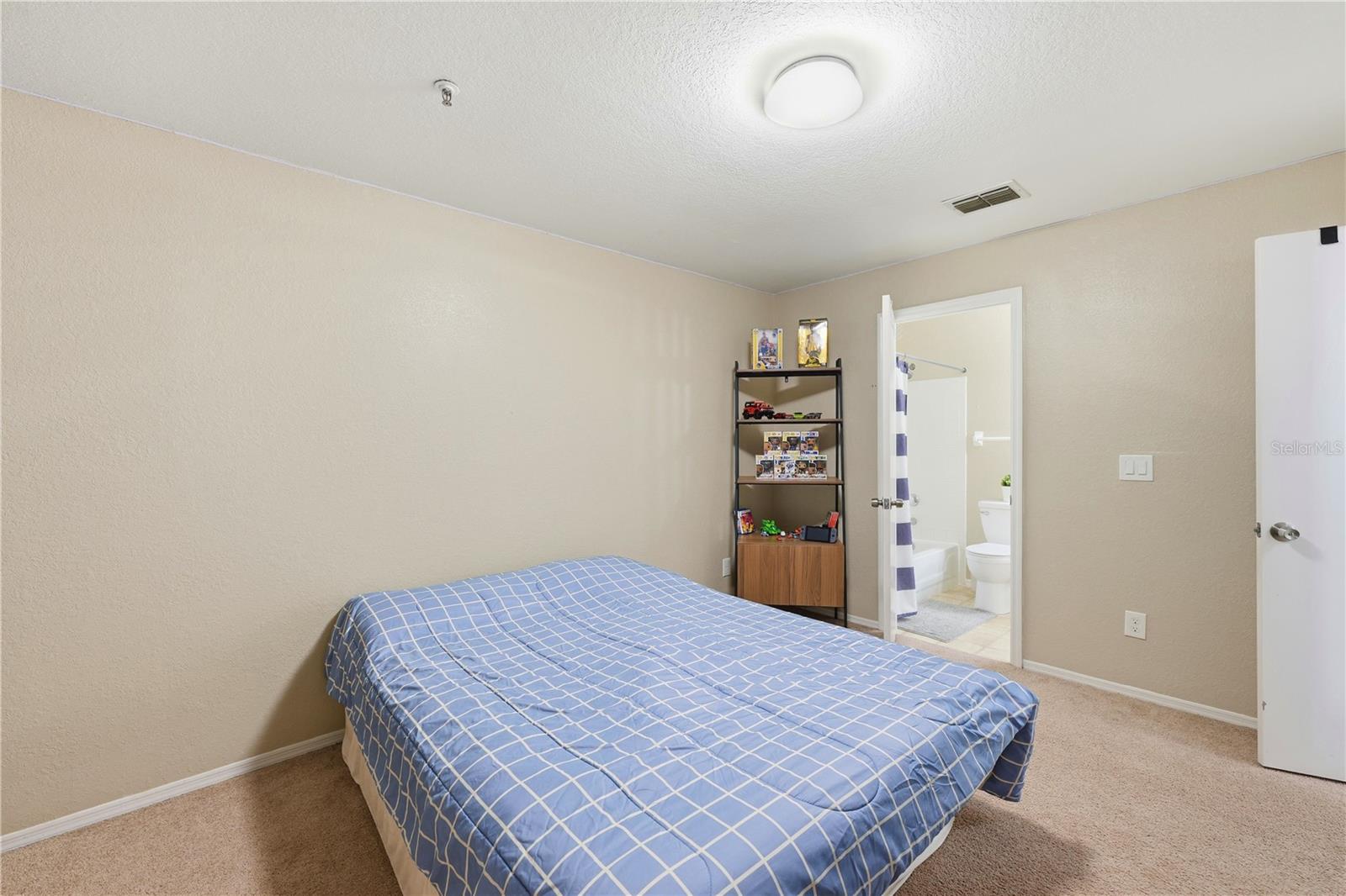 Image 20 of 28 For 1613 Columbia Arms Circle 243