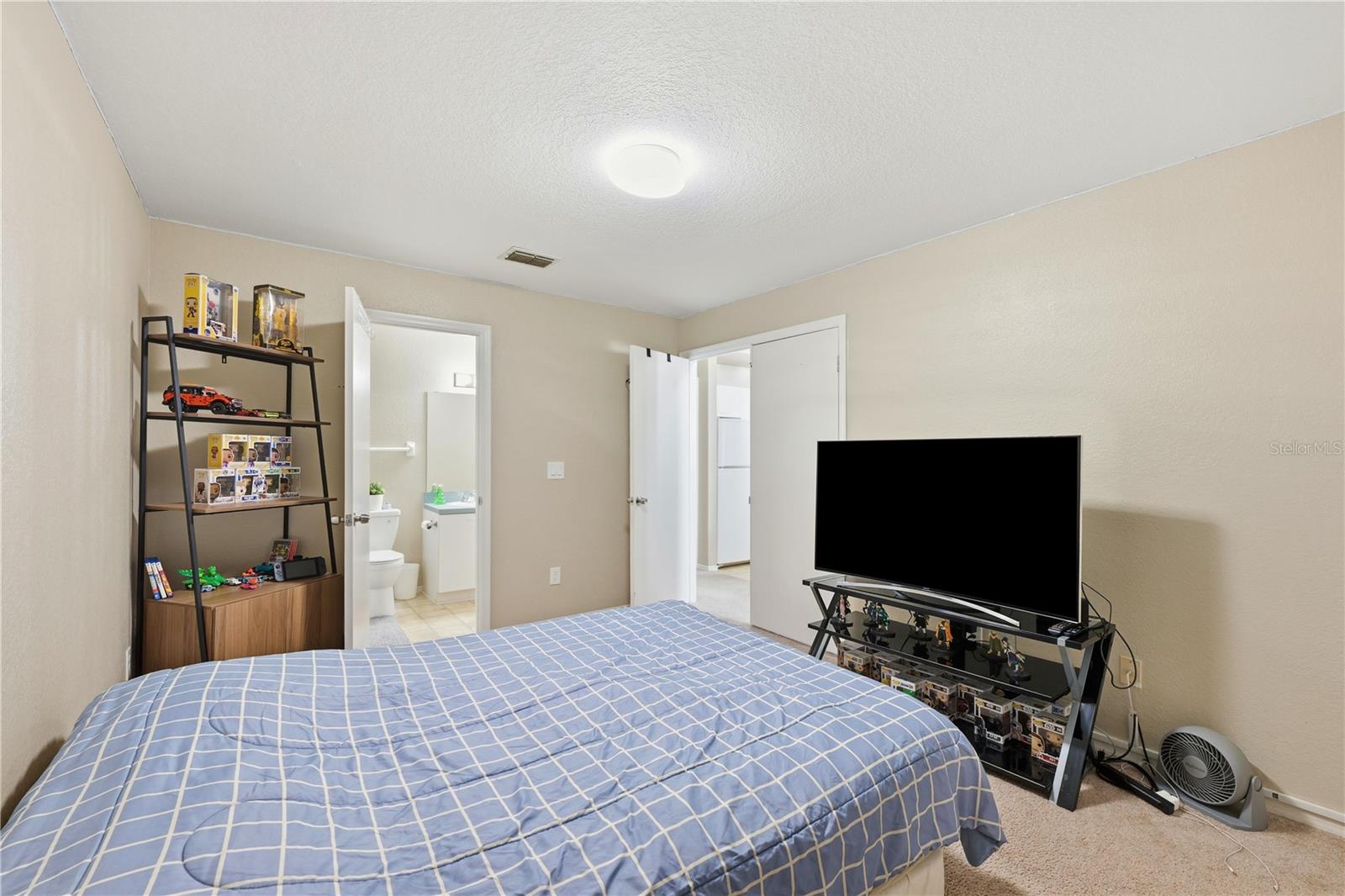 Image 21 of 28 For 1613 Columbia Arms Circle 243