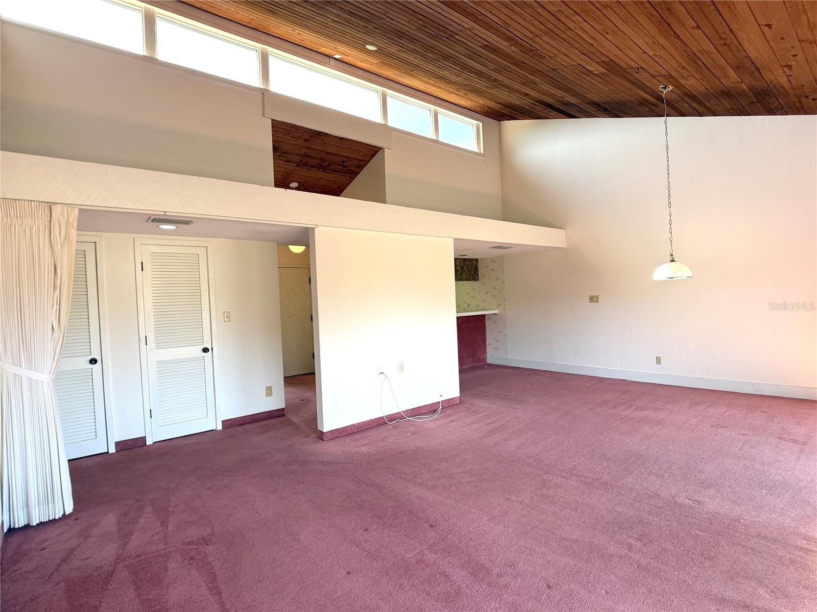 Image 3 of 17 For 647 Olde Camelot Circle 647