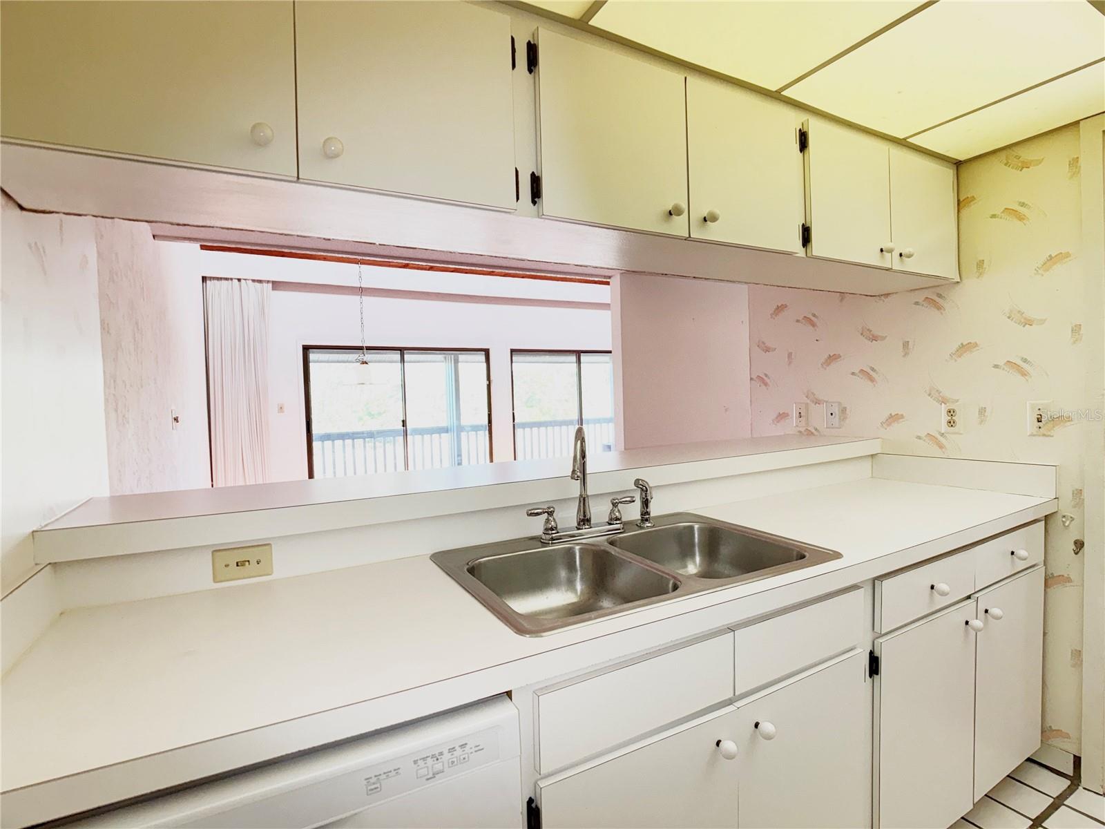 Image 4 of 17 For 647 Olde Camelot Circle 647