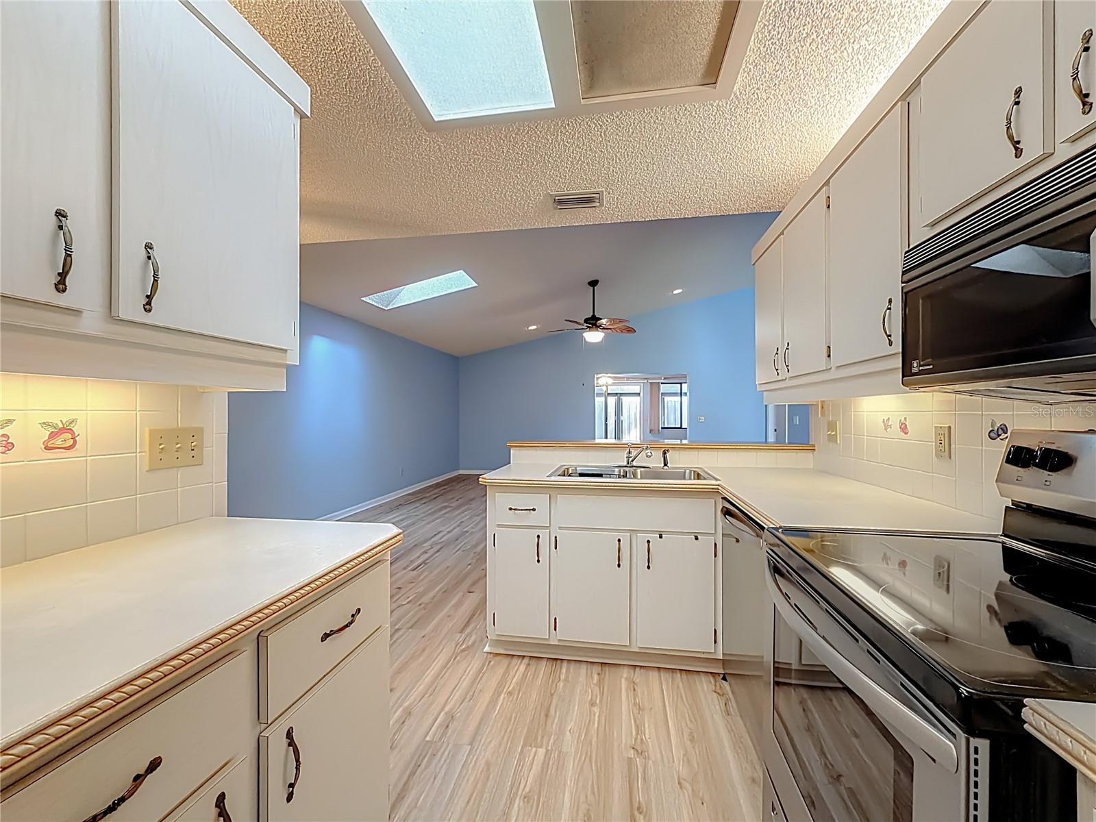 Image 21 of 50 For 10801 51st Avenue