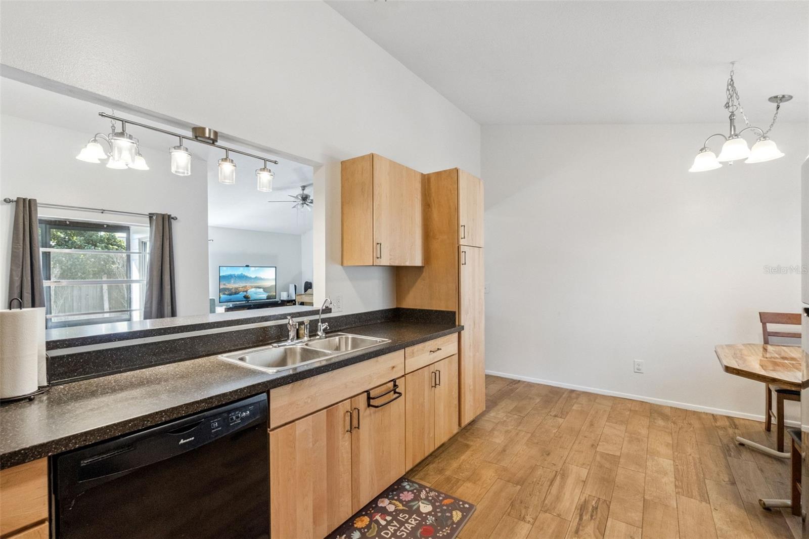 Image 5 of 18 For 1410 Lund Avenue