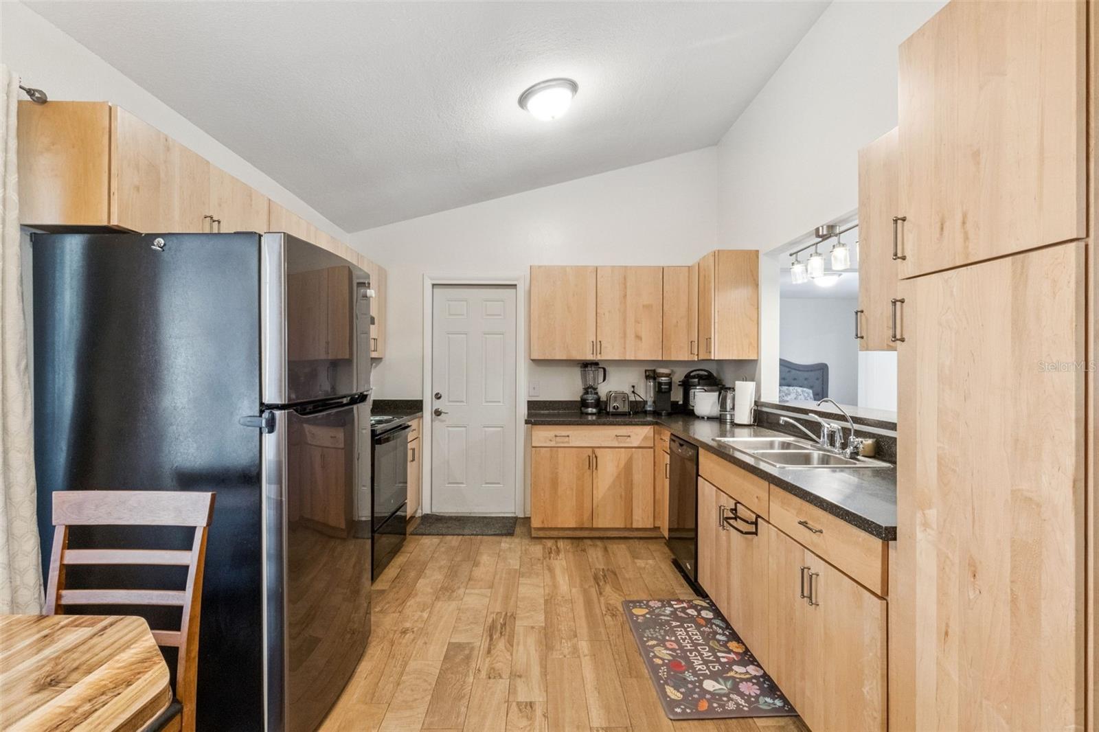 Image 6 of 18 For 1410 Lund Avenue