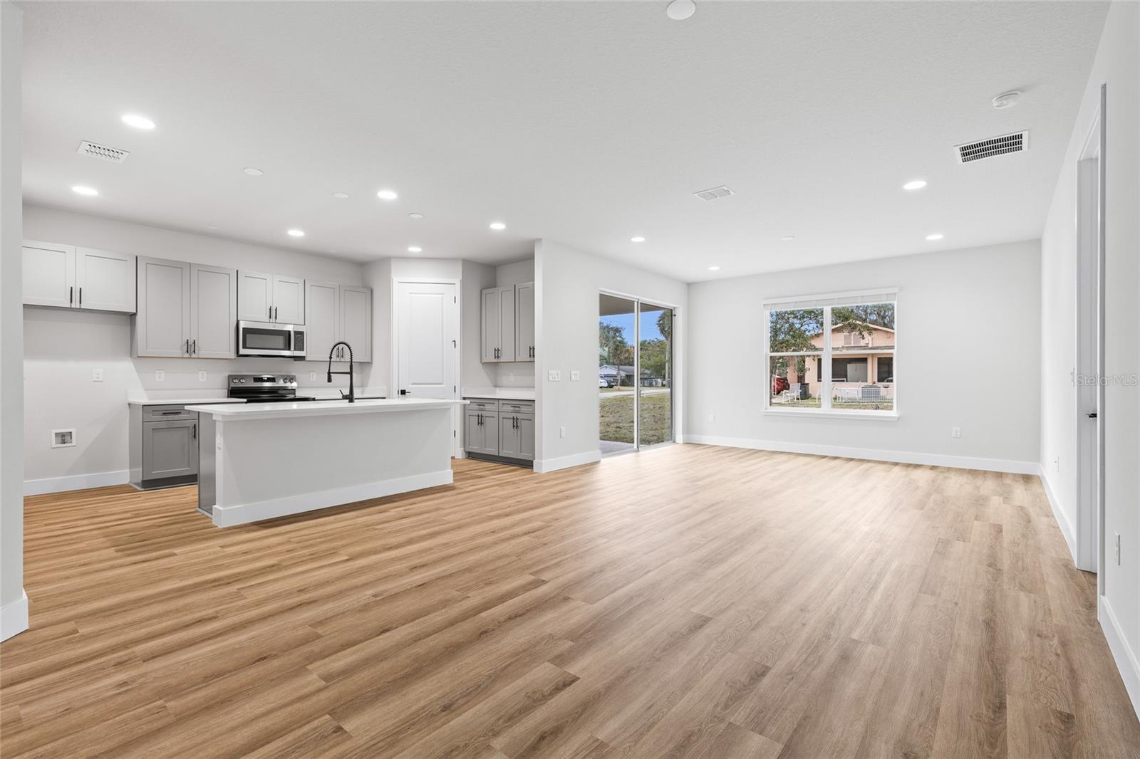 Image 6 of 21 For 536 Beresford Avenue