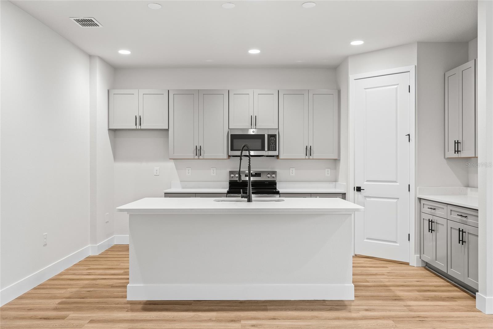 Image 7 of 21 For 536 Beresford Avenue