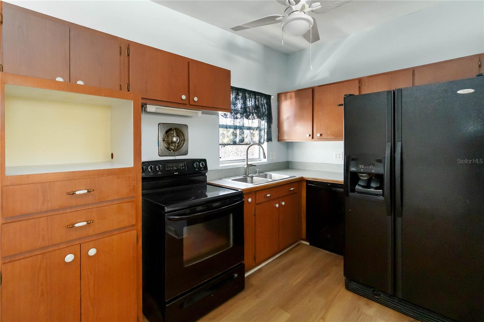 Image 16 of 37 For 3503 Crystal Lake Drive