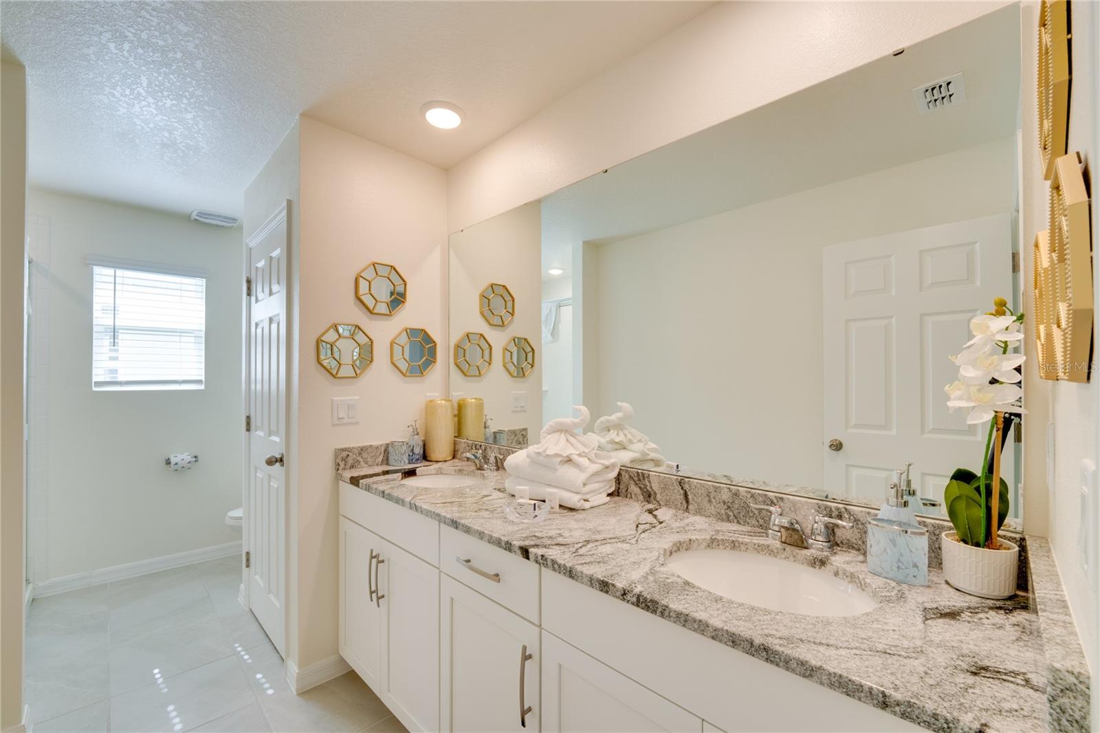 Image 18 of 57 For 8943 Coconut Breeze Drive