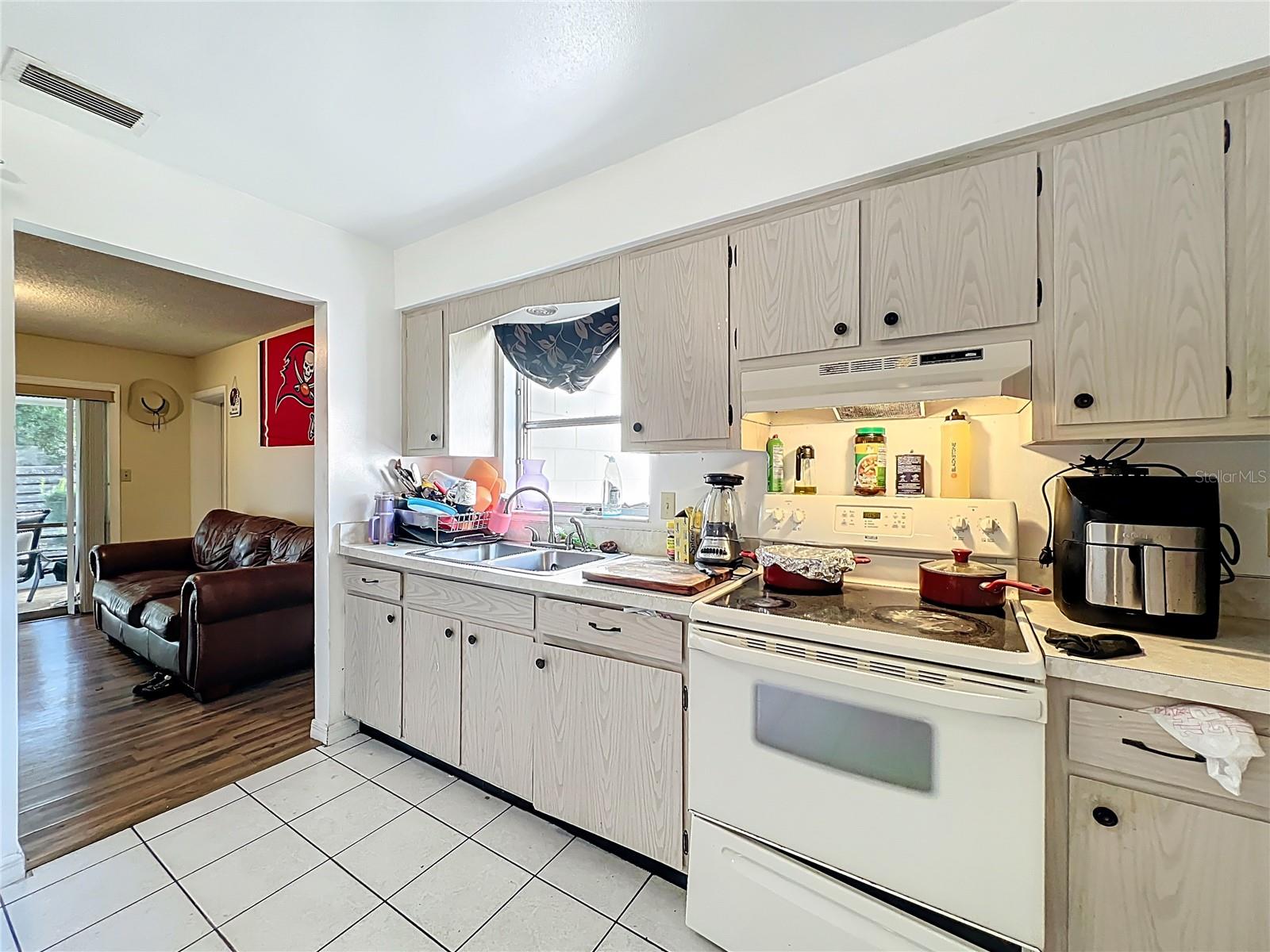 Image 11 of 46 For 2512 Eastbrook Boulevard