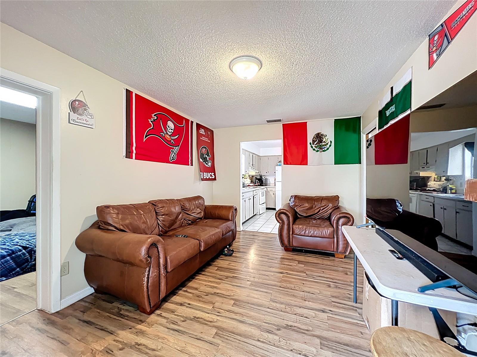 Image 17 of 46 For 2512 Eastbrook Boulevard