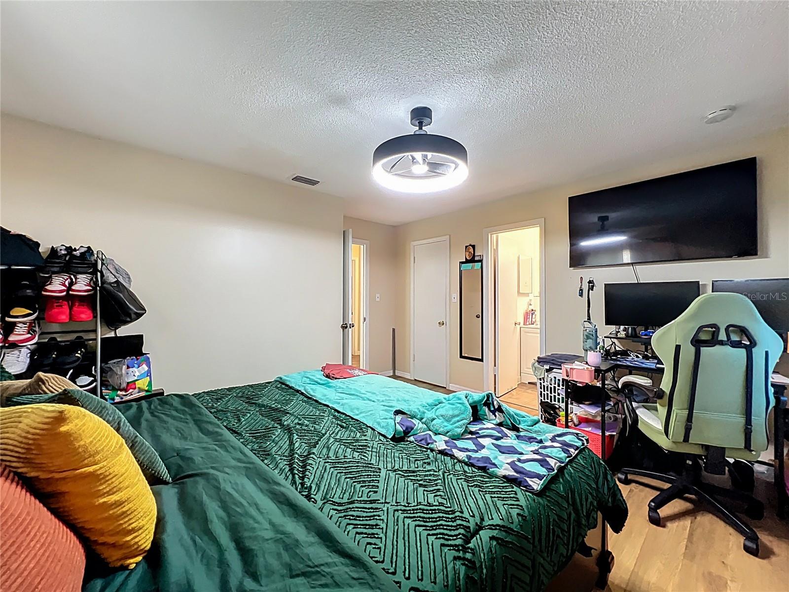 Image 26 of 46 For 2512 Eastbrook Boulevard