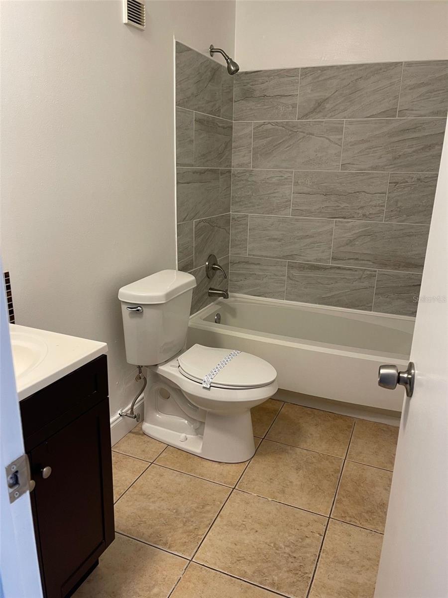 Image 7 of 18 For 10111 Berry Field Court