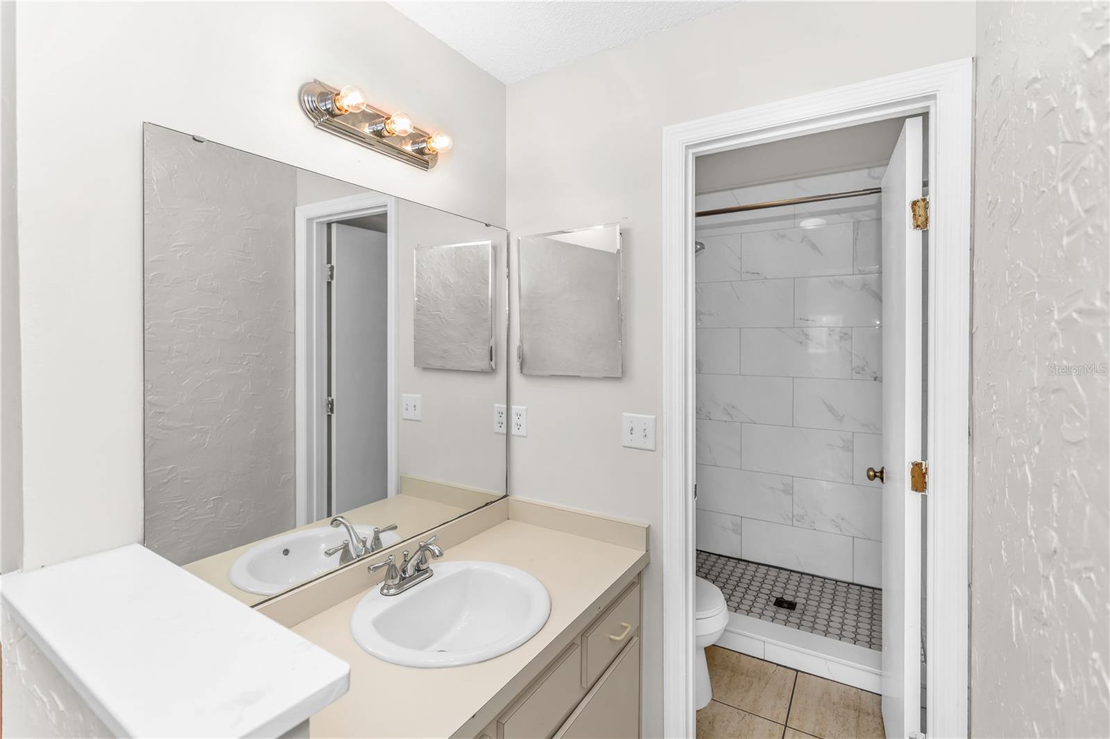 Image 10 of 18 For 4431 Brook Hollow Circle