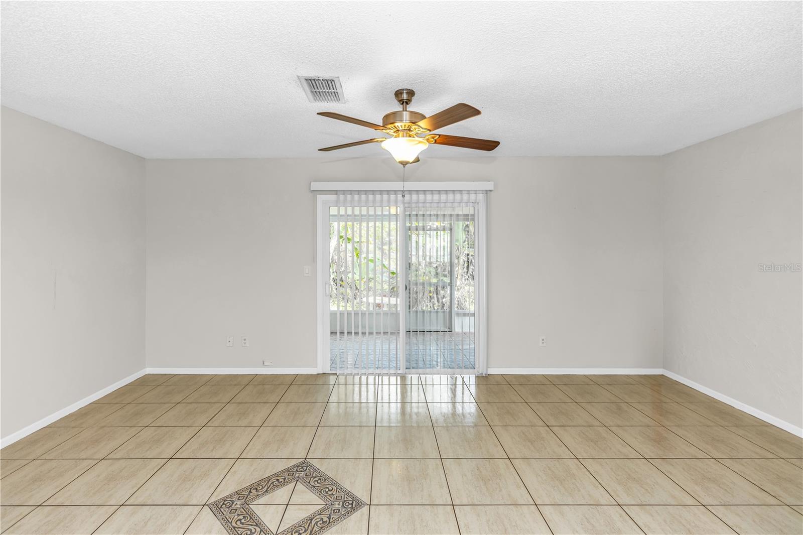 Image 3 of 18 For 4431 Brook Hollow Circle