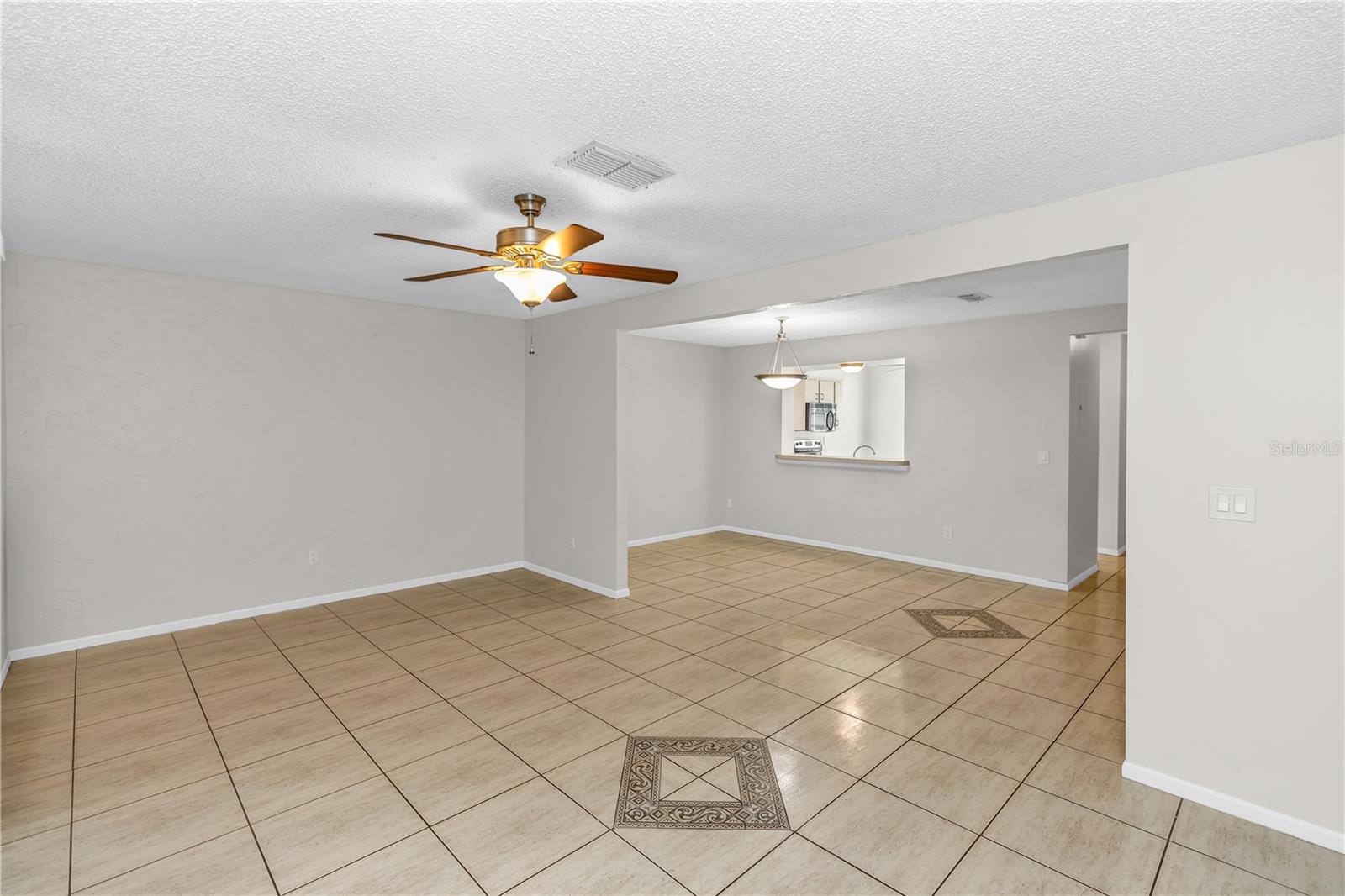 Image 4 of 18 For 4431 Brook Hollow Circle