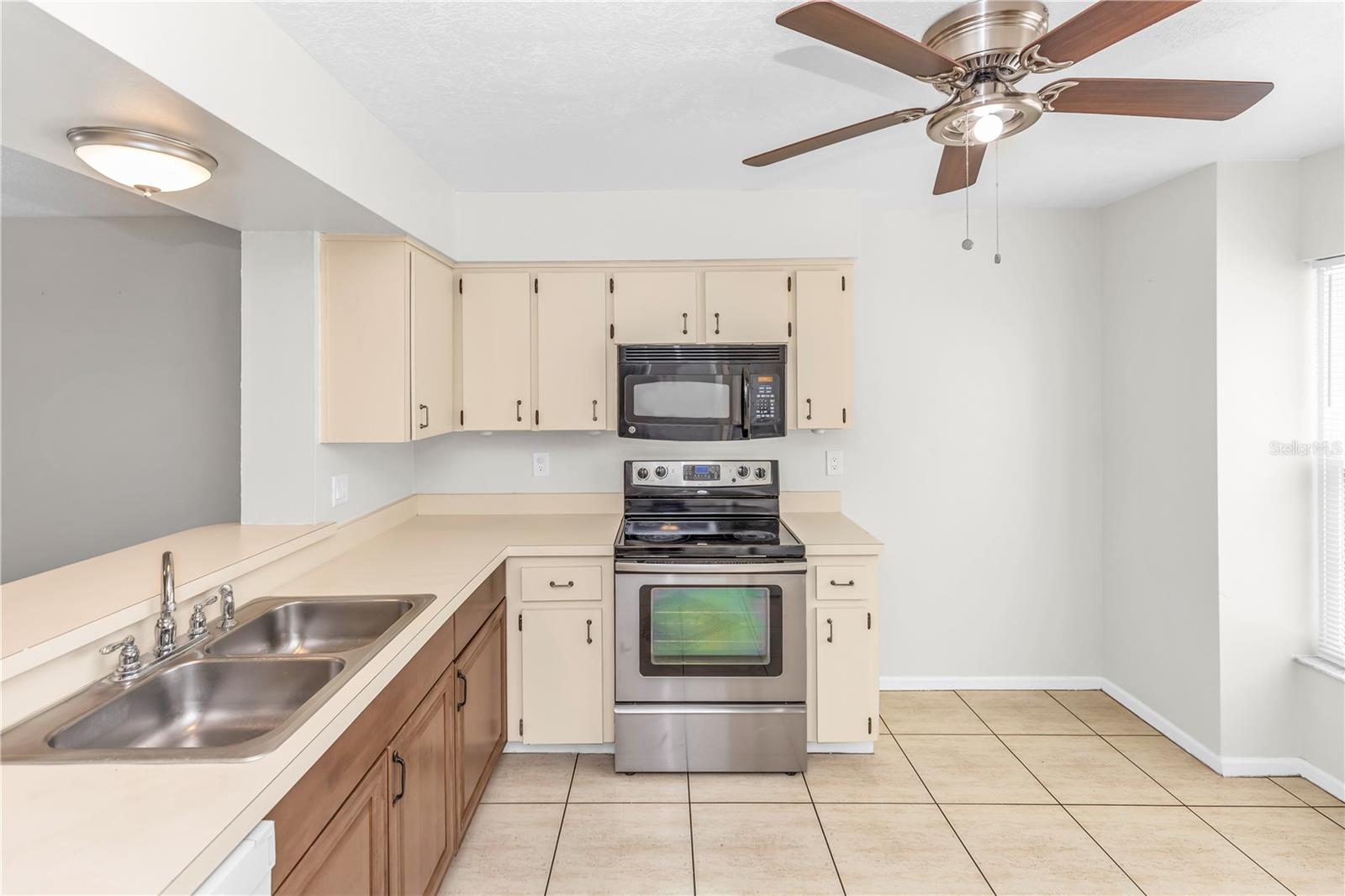 Image 6 of 18 For 4431 Brook Hollow Circle