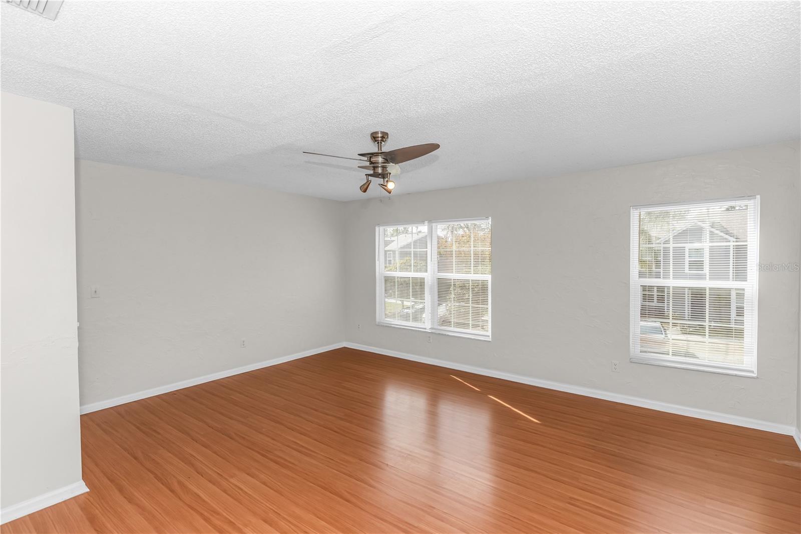 Image 8 of 18 For 4431 Brook Hollow Circle