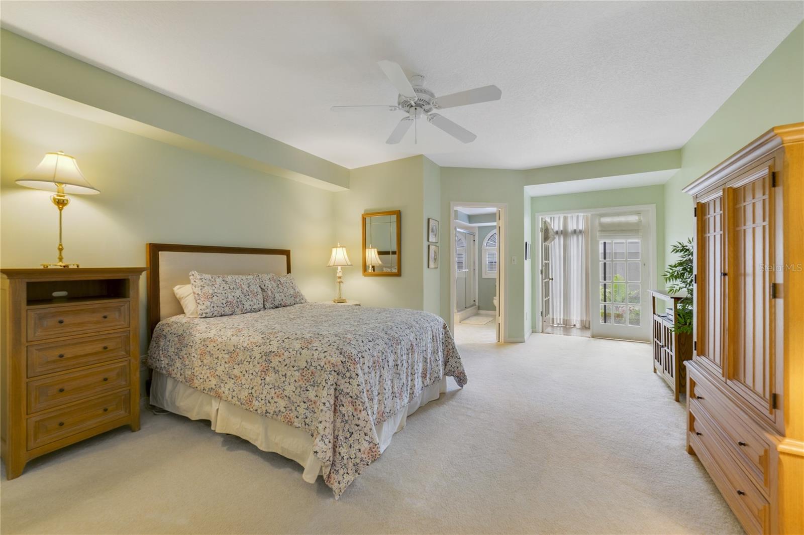 Image 11 of 30 For 1055 Kensington Park Drive 812