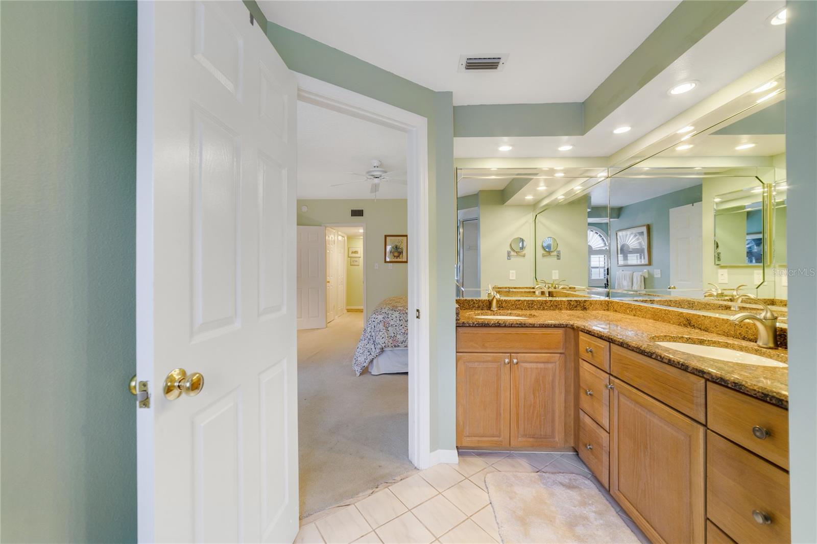 Image 15 of 30 For 1055 Kensington Park Drive 812