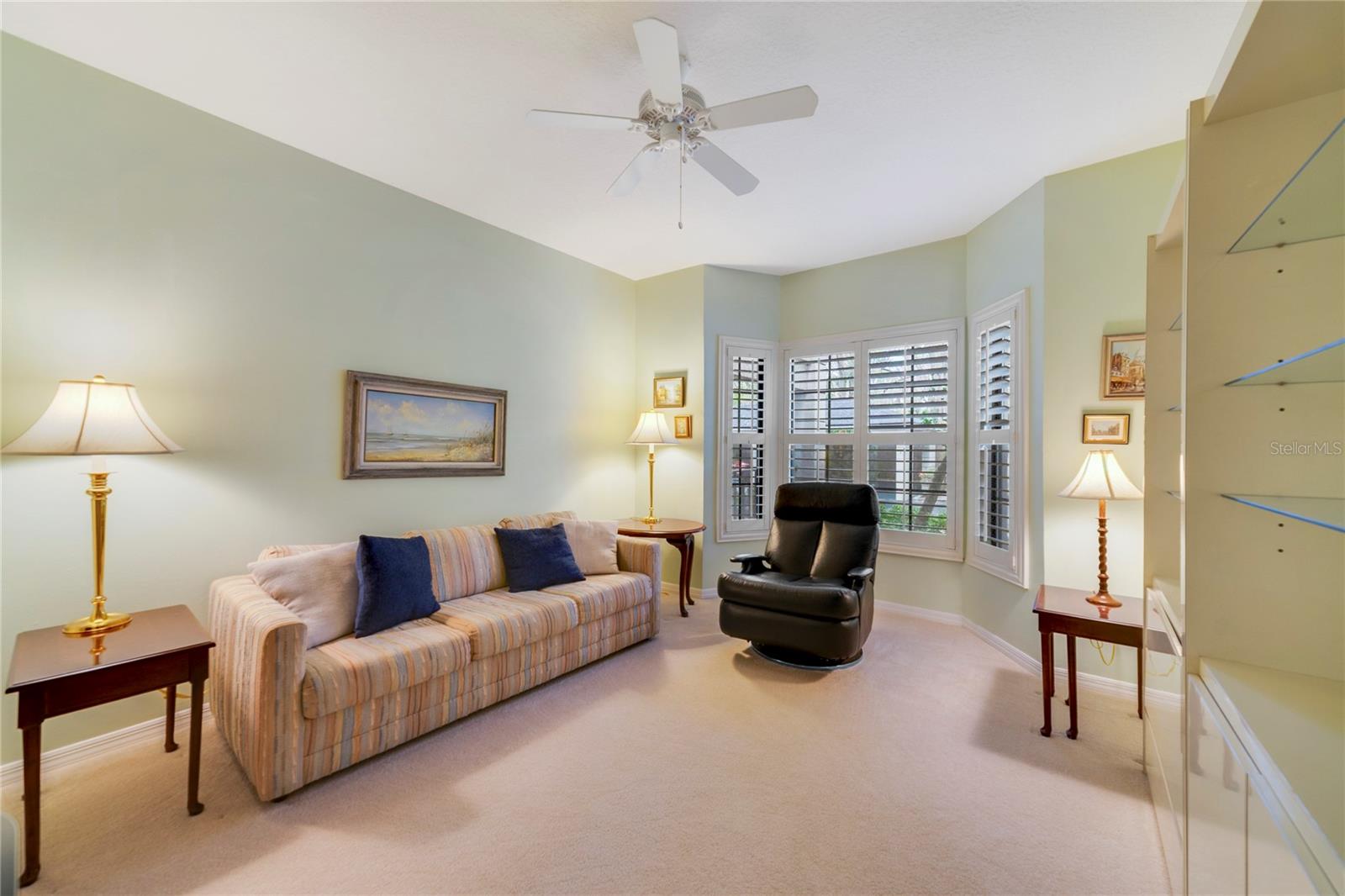 Image 16 of 30 For 1055 Kensington Park Drive 812