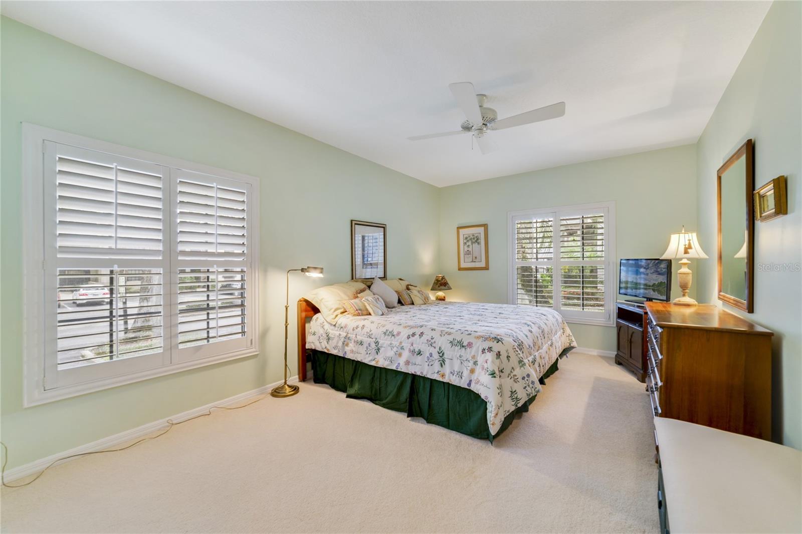 Image 18 of 30 For 1055 Kensington Park Drive 812