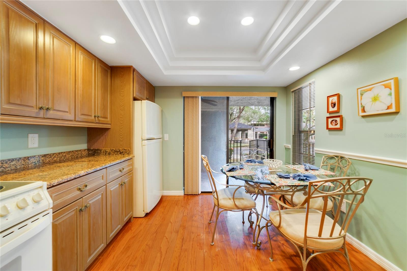 Image 5 of 30 For 1055 Kensington Park Drive 812