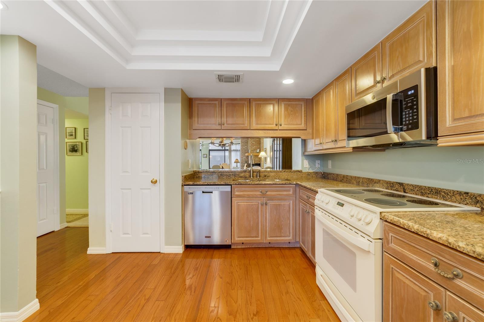 Image 6 of 30 For 1055 Kensington Park Drive 812