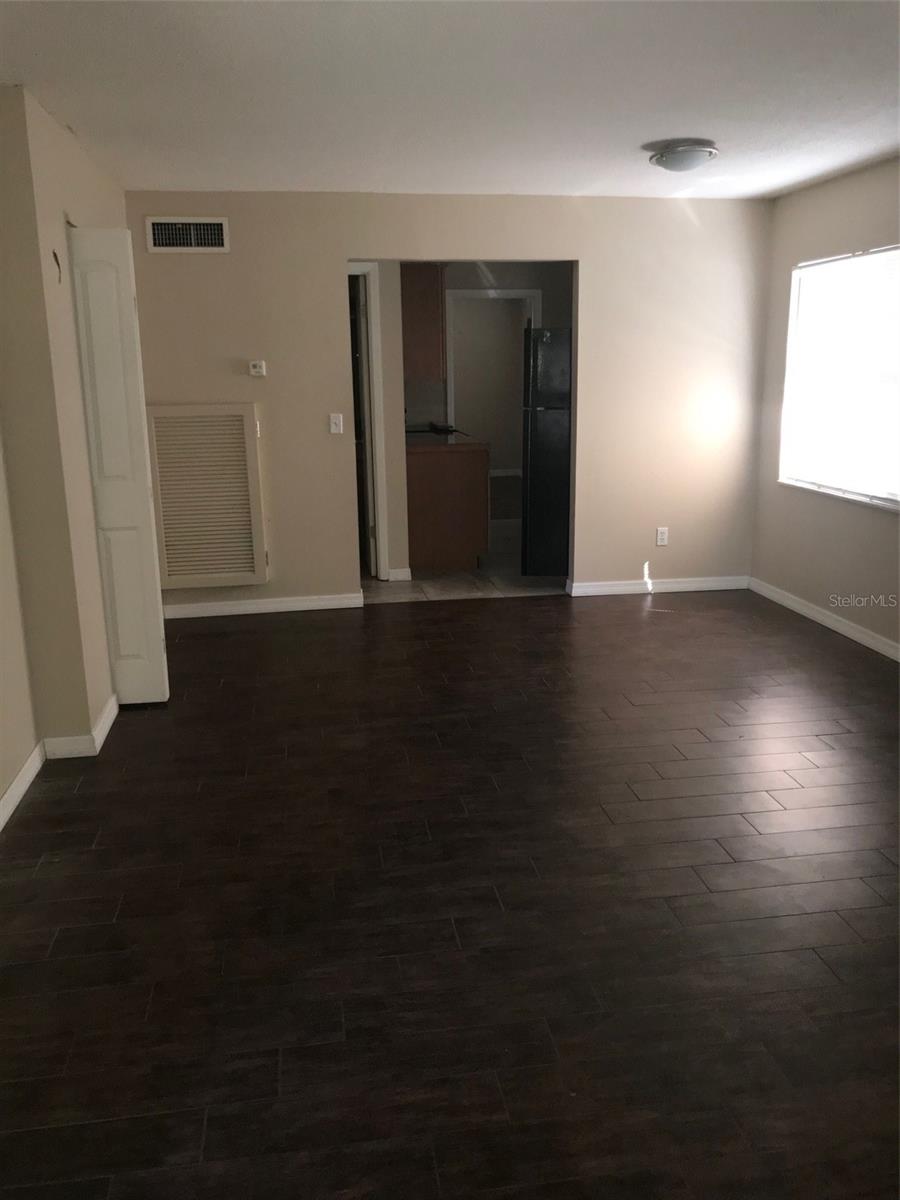 Image 3 of 8 For 517 Hyer Avenue 2