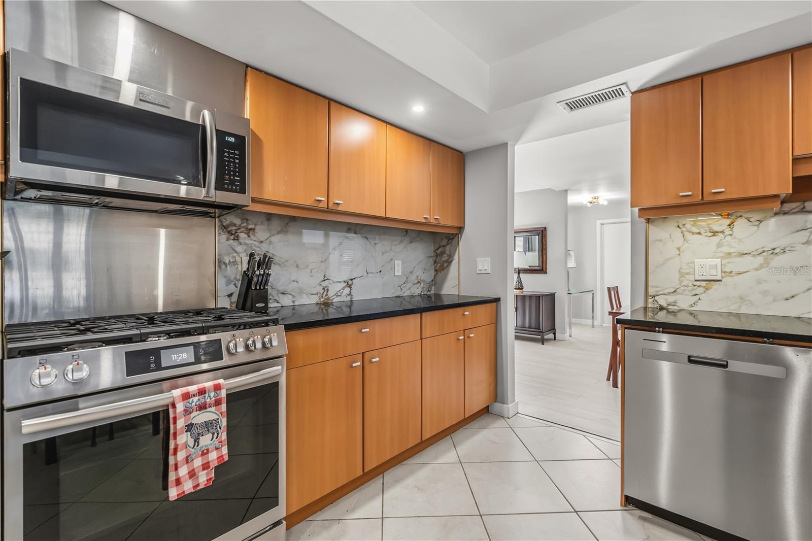 Image 16 of 37 For 4938 Samoa Circle 6